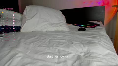 Snapshot of hayles_strong chatting on 03-05-26, 07:32 Elle online show from 03-05-26, 07:32