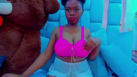 Snapshot of hazel_lanee chatting on 04-19-26, 05:07 hazel_lanee online show from 04-19-26, 05:07