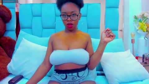 Snapshot of hazel_lanee chatting on 04-26-26, 04:32 hazel_lanee online show from 04-26-26, 04:32