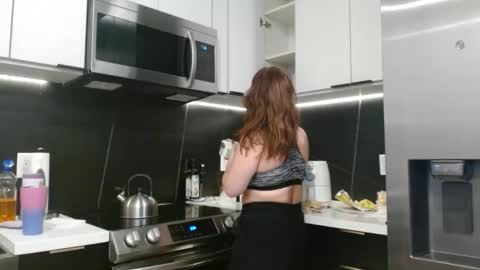 Snapshot of hazel_skye chatting on 10-27-25, 08:35 Hazel online show from 10-27-25, 08:35