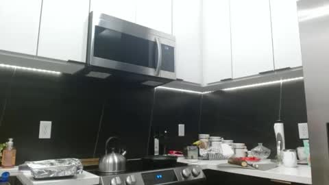 Hazel online show from 01-18-26, 12:14