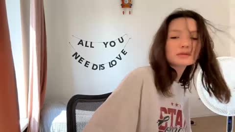 Kira online show from 05-22-26, 11:38