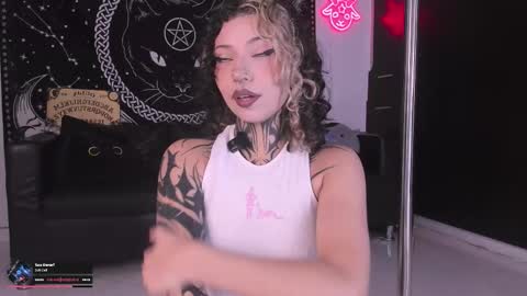 Snapshot of hazellwitch chatting on 10-17-25, 09:06 Hazell Witch online show from 10-17-25, 09:06