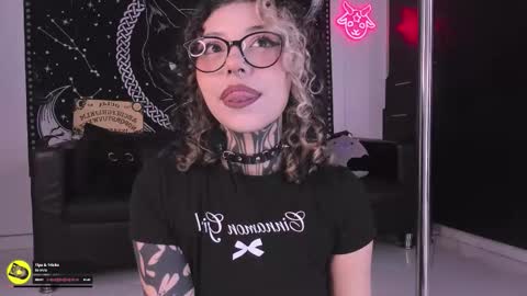 Snapshot of hazellwitch chatting on 10-20-25, 04:51 Hazell Witch online show from 10-20-25, 04:51