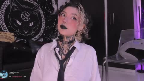 Snapshot of hazellwitch chatting on 04-09-26, 06:02 Hazell Witch online show from 04-09-26, 06:02