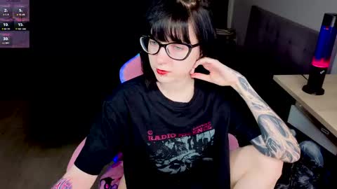 Snapshot of hazeltompson chatting on 04-16-26, 01:01 hazeltompson online show from 04-16-26, 01:01
