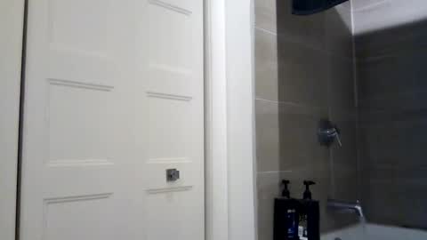 Snapshot of hdrsh08 chatting on 02-28-25, 08:31 hdrsh08 online show from 02-28-25, 08:31