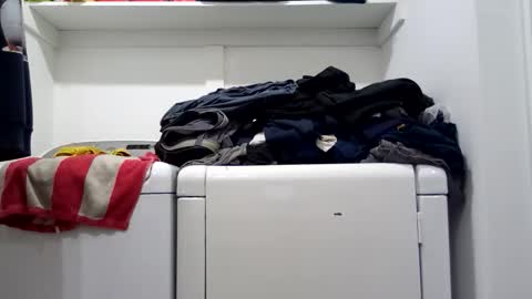 Snapshot of hdrsh08 chatting on 11-27-25, 07:27 hdrsh08 online show from 11-27-25, 07:27