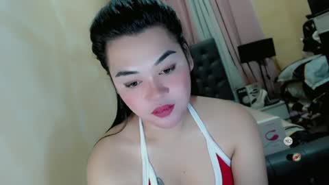 Snapshot of heatmusex_ chatting on 06-22-26, 09:34 Kylene3 online show from 06-22-26, 09:34