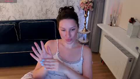 Snapshot of heaven_chloe chatting on 08-07-26, 09:50 Heaven girl online show from 08-07-26, 09:50