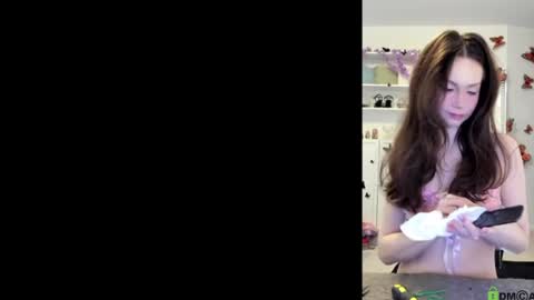 Helen online show from 06-18-26, 01:17