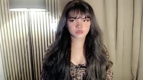 Snapshot of heavenlysexkendal chatting on 12-17-25, 05:13 KENDAL online show from 12-17-25, 05:13