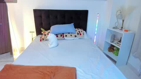 Snapshot of hebe_carter chatting on 01-01-25, 01:37 Amandabelk online show from 01-01-25, 01:37