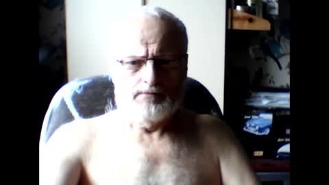 Snapshot of hedgehog61 chatting on 10-18-25, 10:27 hedgehog61 online show from 10-18-25, 10:27