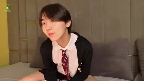 HEEJIN online show from 09-30-25, 03:17