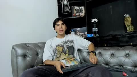 heellboy_ online show from 11-10-25, 08:08