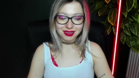 Snapshot of heidi_pleasure chatting on 02-11-26, 05:45 Heidi online show from 02-11-26, 05:45