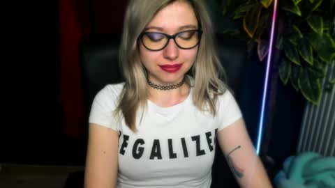 Snapshot of heidi_pleasure chatting on 03-26-26, 05:46 Heidi online show from 03-26-26, 05:46