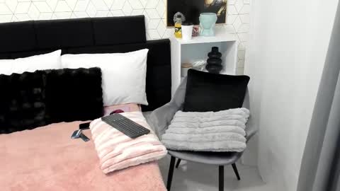 Snapshot of heidixcutie chatting on 02-17-25, 04:42 Heidi online show from 02-17-25, 04:42