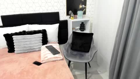 Snapshot of heidixcutie chatting on 02-17-25, 10:51 Heidi online show from 02-17-25, 10:51