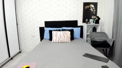 Snapshot of heidixcutie chatting on 09-15-25, 03:06 Heidi online show from 09-15-25, 03:06
