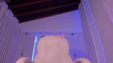 Heidy online show from 10-29-25, 03:42