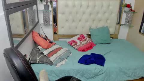 heiker_ online show from 10-07-25, 02:53