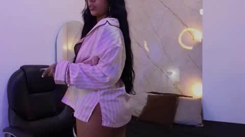 Snapshot of heilyn_ross chatting on 02-20-26, 06:26 Heilyn online show from 02-20-26, 06:26