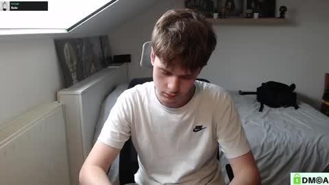 Snapshot of hel0n chatting on 06-08-26, 11:32 Check link in my bio online show from 06-08-26, 11:32