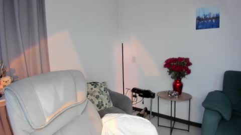 Snapshot of helen_miller chatting on 02-18-25, 02:05 helen_miller online show from 02-18-25, 02:05