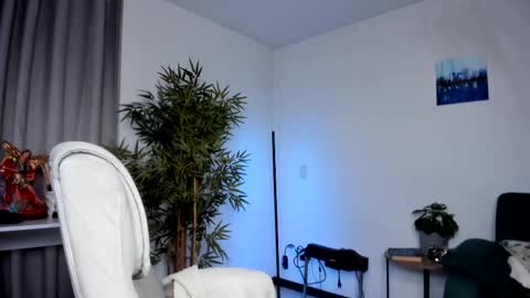 Snapshot of helen_miller chatting on 03-08-25, 12:44 helen_miller online show from 03-08-25, 12:44