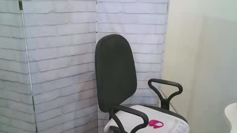 Snapshot of helen_xi chatting on 02-25-26, 05:06 Helen online show from 02-25-26, 05:06