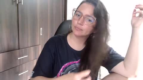helena online show from 10-07-25, 04:04