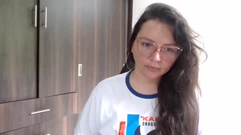 helena online show from 10-08-25, 03:42