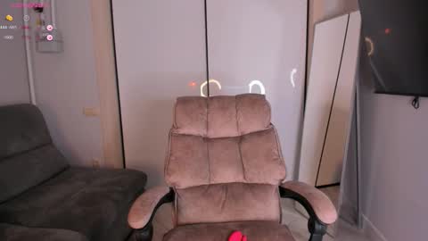 Helen online show from 10-06-25, 04:48