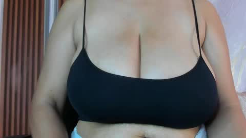 Snapshot of helena_santos01 chatting on 04-12-26, 11:48 Helena Santos online show from 04-12-26, 11:48