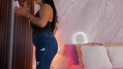 Snapshot of helena_santos01 chatting on 04-17-26, 08:01 Helena Santos online show from 04-17-26, 08:01