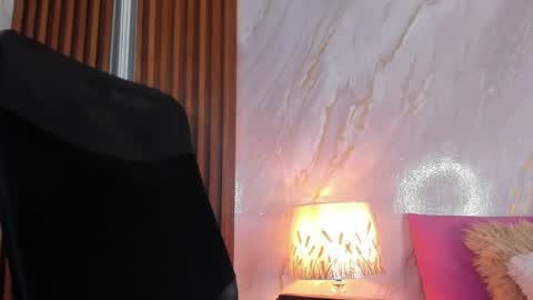 Snapshot of helena_santos01 chatting on 04-18-26, 11:58 Helena Santos online show from 04-18-26, 11:58