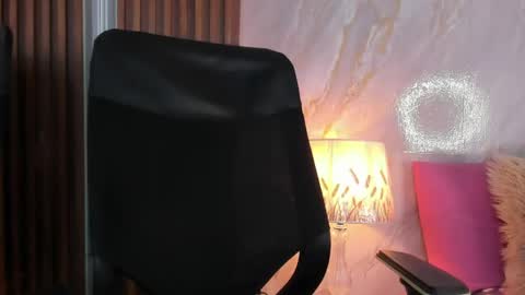 Snapshot of helena_santos01 chatting on 04-21-26, 04:56 Helena Santos online show from 04-21-26, 04:56