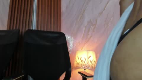 Snapshot of helena_santos01 chatting on 04-22-26, 04:30 Helena Santos online show from 04-22-26, 04:30