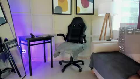 Snapshot of helenaduque_ chatting on 07-14-26, 12:11 Helena online show from 07-14-26, 12:11