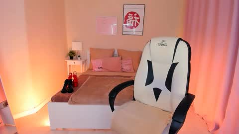 Helena online show from 11-05-25, 01:33