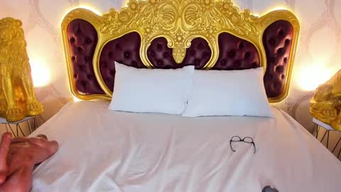 H E L E N A  online show from 03-02-25, 03:45