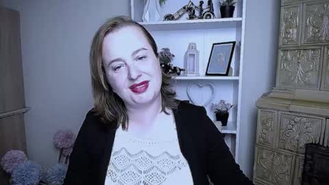 Snapshot of helenbrais chatting on 10-11-25, 06:56 Helen online show from 10-11-25, 06:56