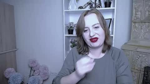 Snapshot of helenbrais chatting on 10-15-25, 07:30 Helen online show from 10-15-25, 07:30