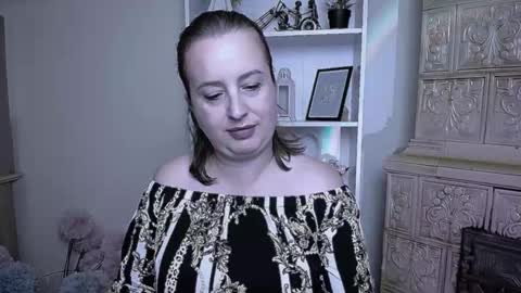 Snapshot of helenbrais chatting on 10-16-25, 07:20 Helen online show from 10-16-25, 07:20