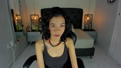 Snapshot of helenebird chatting on 09-08-25, 08:52 online show from 09-08-25, 08:52