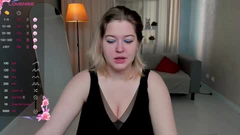 Snapshot of helenhartt chatting on 10-20-25, 01:39 helenhartt online show from 10-20-25, 01:39