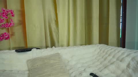 Snapshot of helenhis chatting on 05-19-26, 02:18 Helenn online show from 05-19-26, 02:18
