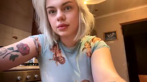 helga_now online show from 01-31-25, 01:34